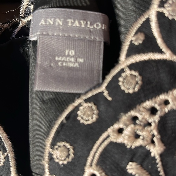 Black embroidered Ann Taylor dress - Picture 5 of 7